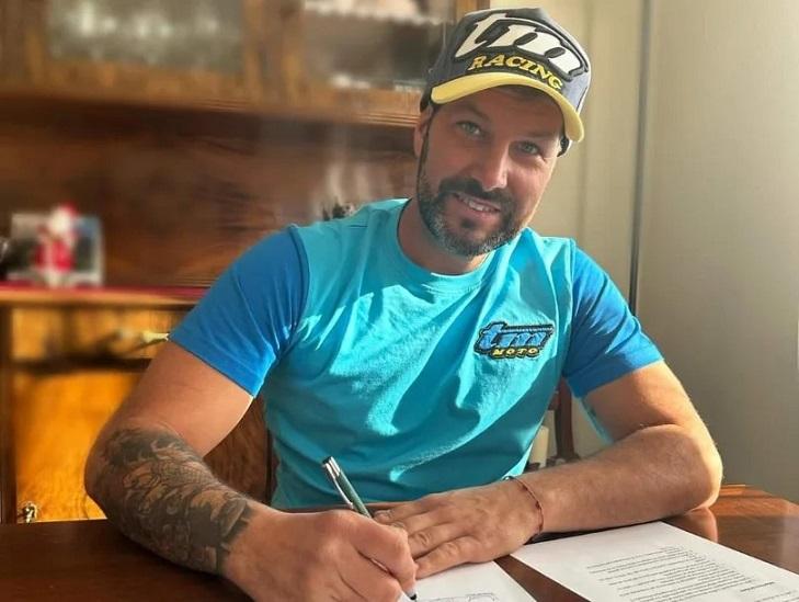 Massimo Mangini firmando para TM Moto México