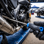 Herramienta que facilita la mecánica de motos