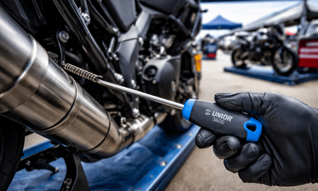 Herramienta que facilita la mecánica de motos