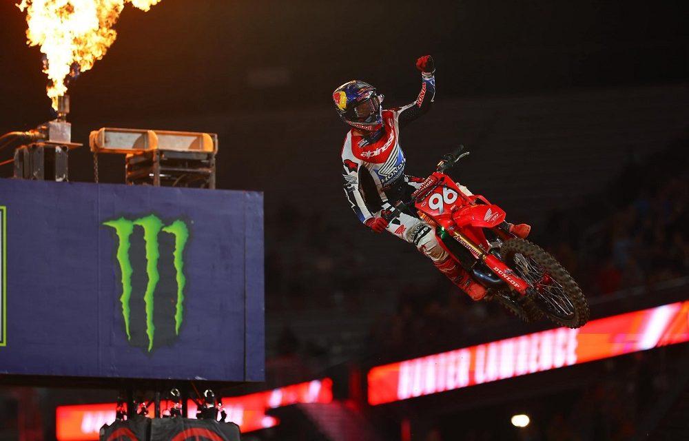 Penalización cambia el podio en 250, Lawrence gana en 450