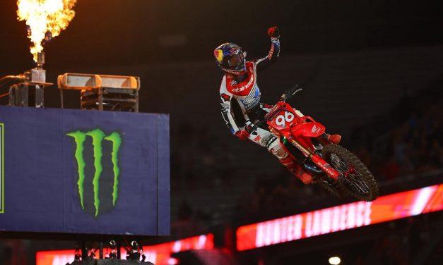 Penalización cambia el podio en 250, Lawrence gana en 450