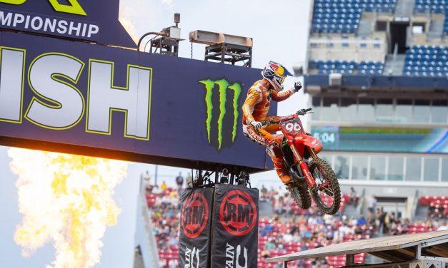 Lawrence gana en Nashville y lidera el campeonato