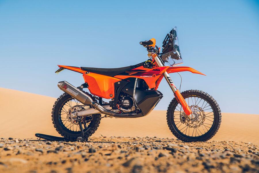 KTM 450 RALLY REPLICA 2027: del Dakar al garaje