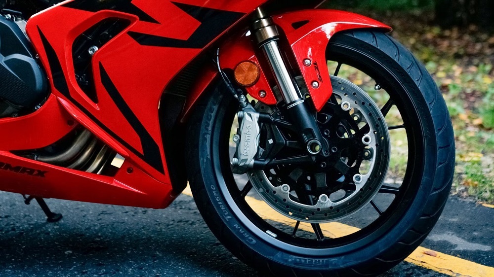 Sharmax se asocia con Brembo para equipar su gama de carretera
