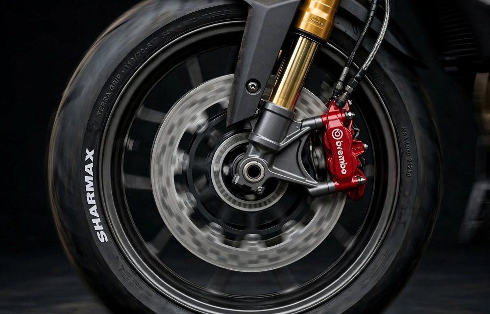 Sharmax equipa su gama de calle con frenos Brembo
