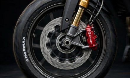 Sharmax equipa su gama de calle con frenos Brembo